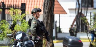 Coche bomba siembra luto en academia policial en Bogotá