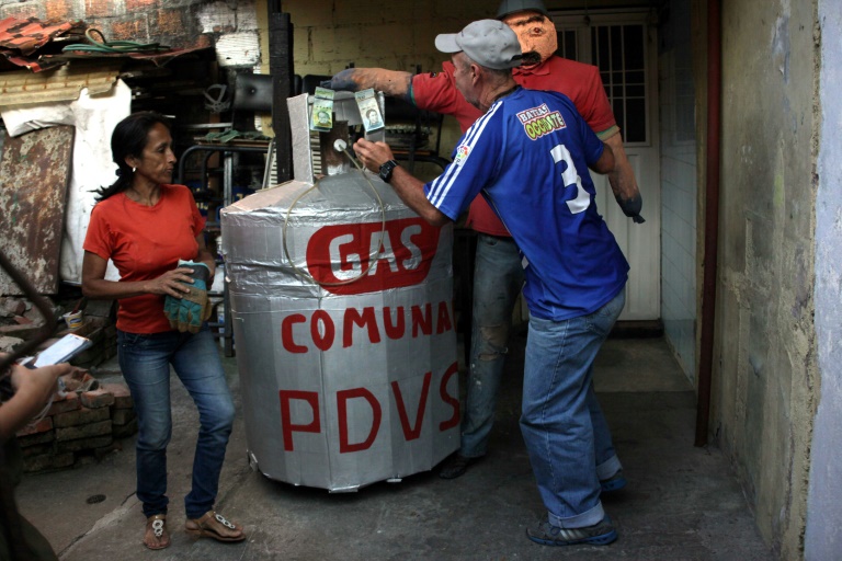EEUU apunta al petróleo para golpear a Maduro y hace llamado a militares