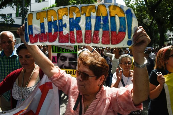 Guaidó considera 'crucial' al ejercito de Venezuela para derrocar a Maduro