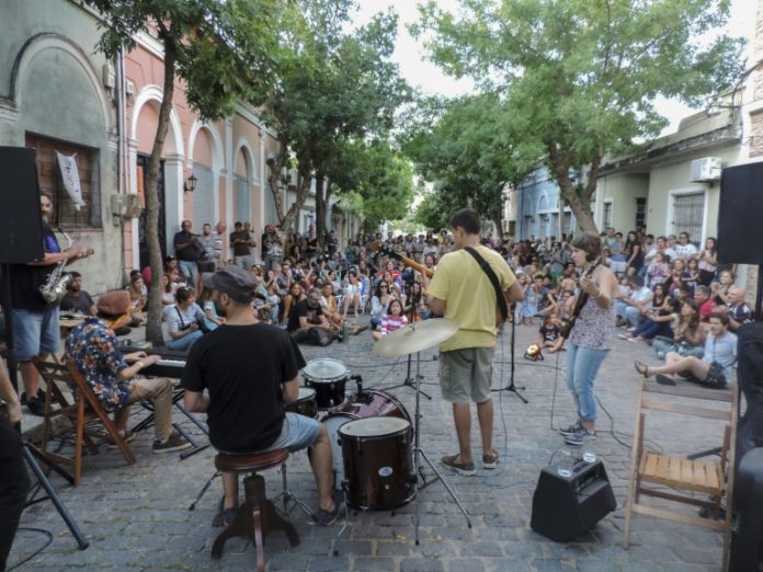 Mercedes, la ciudad de Uruguay que vibra al ritmo del jazz y el graffiti