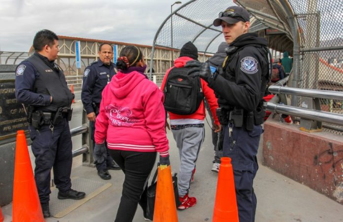 Mexicanos esperan que ansia de Trump por muro fronterizo no altere más sus vidas