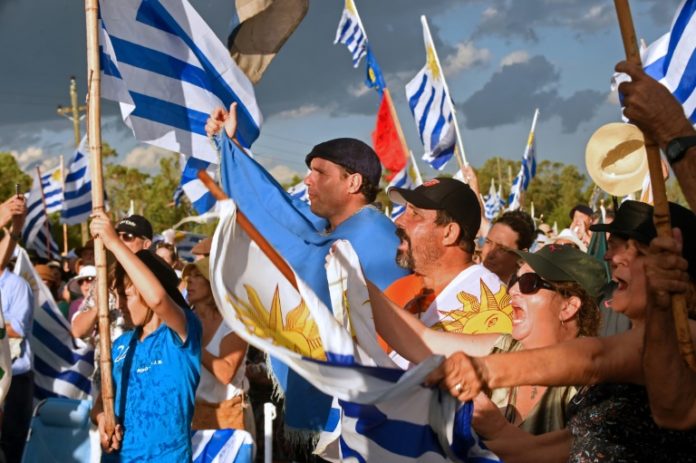 Movimiento crítico a gobierno de Uruguay da puntapié inicial a campaña electoral