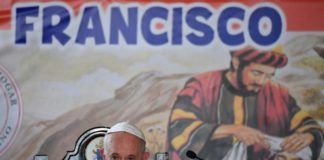 Papa pide solución "justa y pacífica" para superar crisis en Venezuela