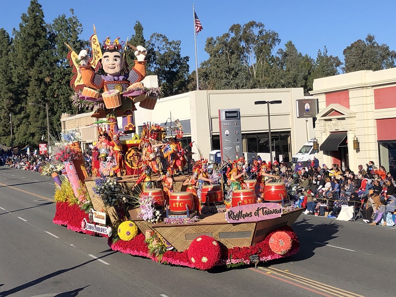 Sabor latino en el Desfile de las Rosas 2019