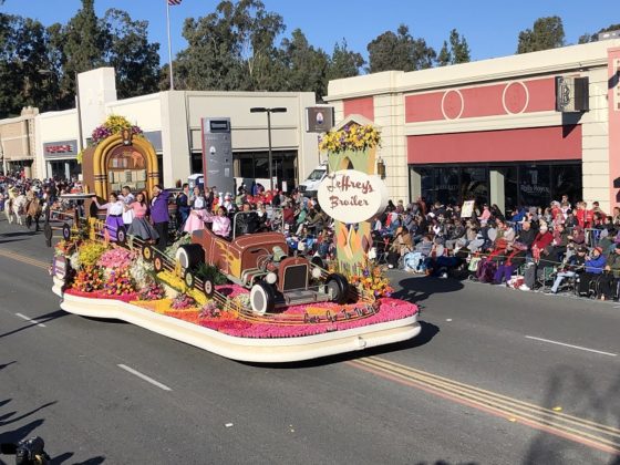 Sabor latino en el Desfile de las Rosas 2019