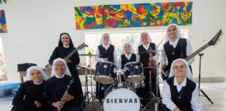 Siervas, las religiosas roqueras que harán bailar al papa en Panamá