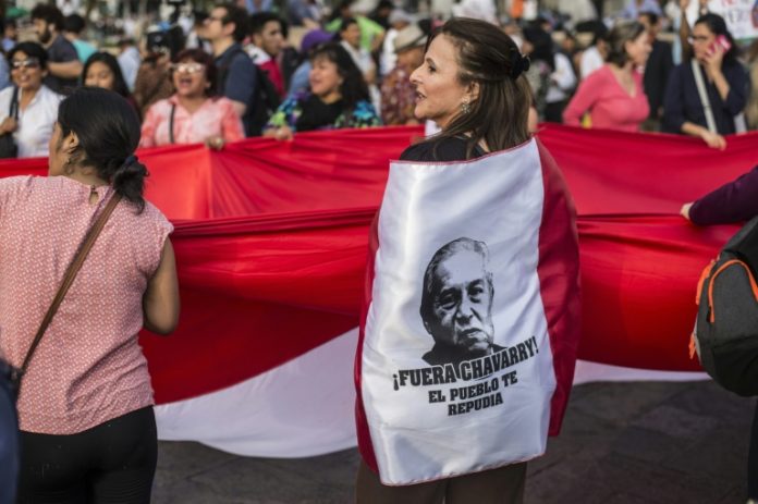 Tribunal prohíbe a exfiscal general de Perú salir del país
