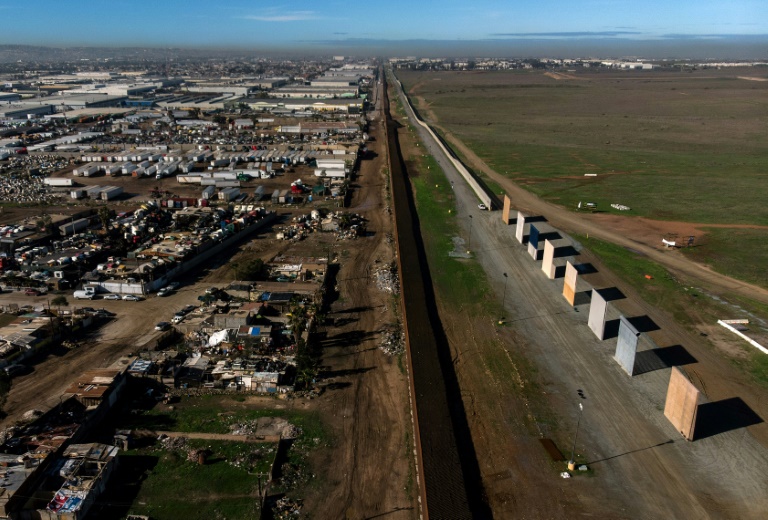 Trump insiste en construir una barrera ante 'crisis' en la frontera con México