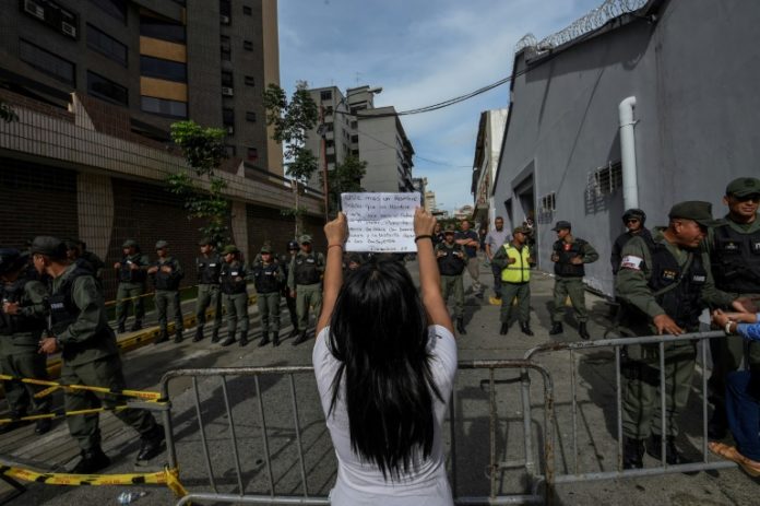 Un 15% de los detenidos por motivos políticos en Venezuela denuncian malos tratos