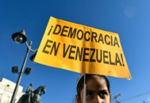 Un centenar de venezolanos repudian al 'usurpador' Maduro en Madrid