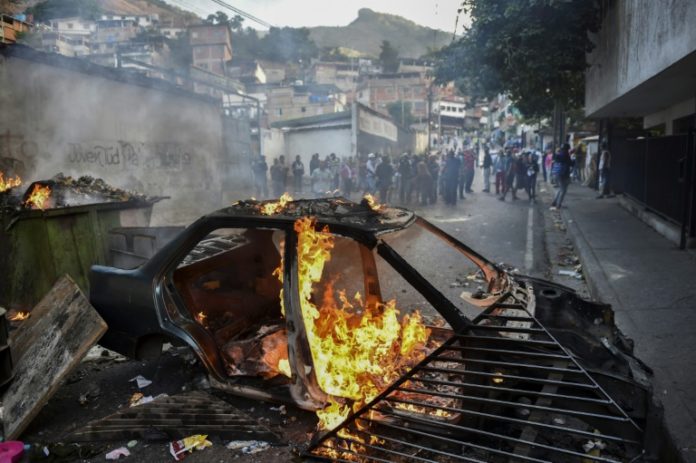 Veintisiete militares detenidos por rebelarse contra Maduro