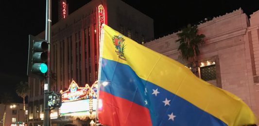 Venezolanos en California celebran cambios políticos en su país