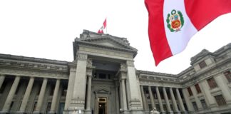Vizcarra carga contra ministerio Público de Perú por cese de fiscales de Odebrecht