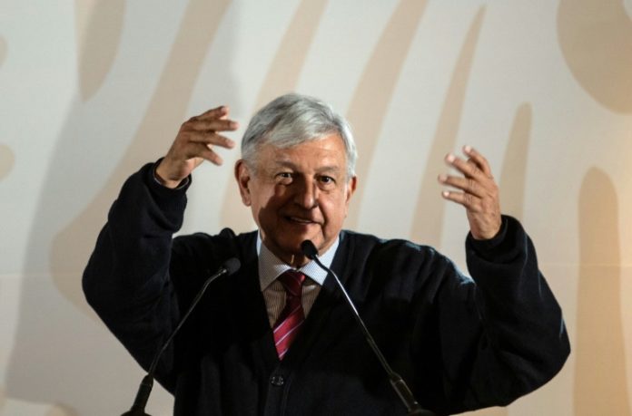 AMLO aplaude aprobación de Guardia Nacional en México pese a quitar mando militar