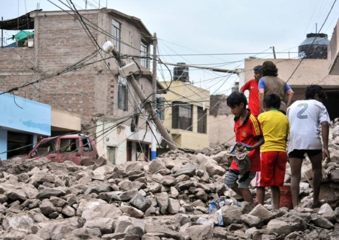 Al menos cinco muertos por avalanchas de lodo en los Andes de Perú