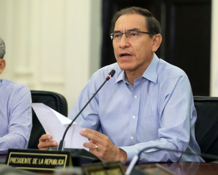 Aprobación del presidente peruano Vizcarra cae 5 puntos a 58%