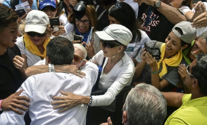 Brigadas de voluntarios se preparan para entrada de ayuda a Venezuela