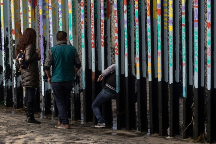 Cámara baja vota contra 'emergencia nacional' de Trump para financiar muro fronterizo