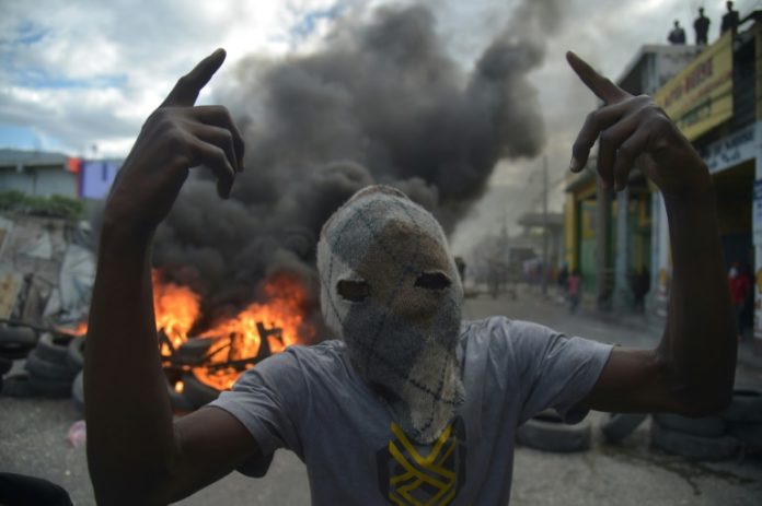 El gobierno guarda silencio ante manifestaciones violentas que paralizan Haití