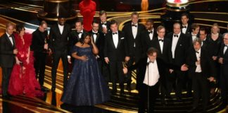 El equipo de producción de "Green Book" al recibir el Óscar a mejor película © AFP VALERIE MACON