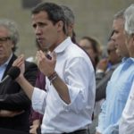 Guaidó anuncia inicio de traslado de ayuda internacional a Venezuela