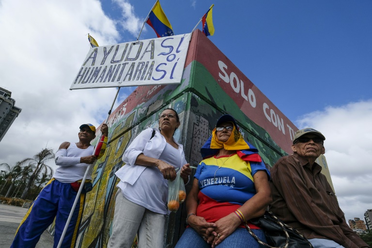 Guaidó anuncia inicio de traslado de ayuda internacional a Venezuela