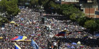 Guaidó reta a Maduro ante multitud - el 23 de febrero entrará ayuda humanitaria
