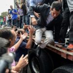 Guaidó viaja a frontera con Colombia mientras Maduro cierra la de Brasil