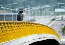 Guaidó y EEUU piden a los militares no bloquear ayuda humanitaria