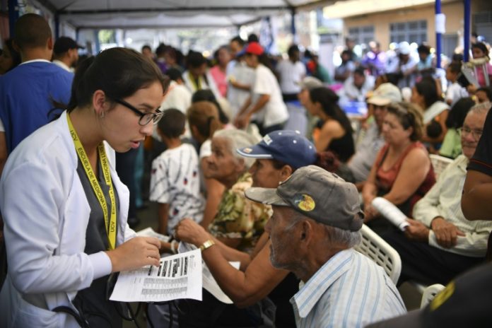 Hospitales de campaña aceitan maquinaria para ayuda humanitaria en Venezuela