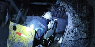 Labores de rescate de mineros continúan con indicios de vida en Perú