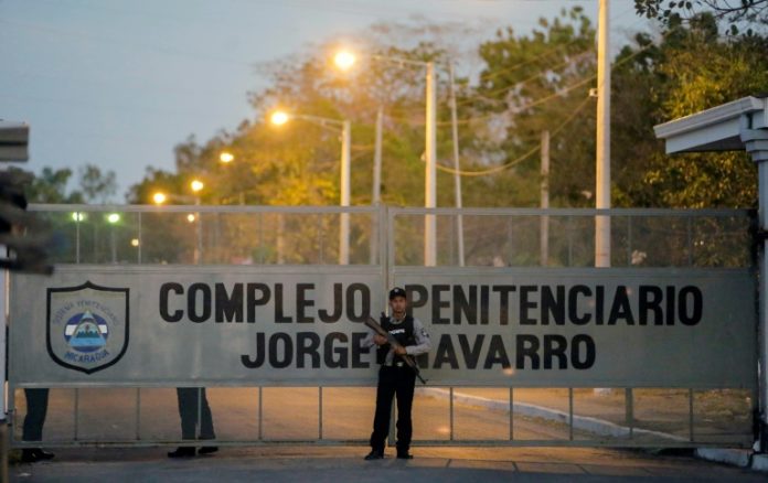 Nicaragua libera a decenas de presos antes de diálogo entre gobierno y oposición