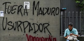 Oposición venezolana marchará para exigir salida de Maduro en fiesta chavista