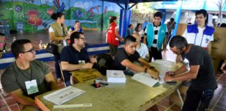 Salvadoreños eligen presidente con la violencia en la mira