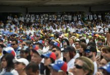 "Soy voluntario": miles de venezolanos se movilizan por la ayuda humanitaria