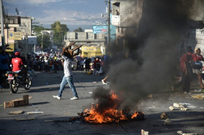 Un muerto en otro día de manifestaciones contra el gobierno en Haití