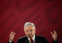AMLO rechaza buscar reelección en México y se compromete a referendo revocatorio