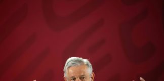 AMLO rechaza buscar reelección en México y se compromete a referendo revocatorio