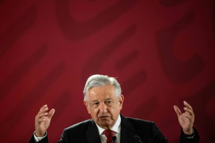 AMLO rechaza buscar reelección en México y se compromete a referendo revocatorio