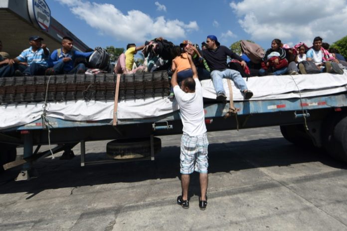 Cerca de 1.500 migrantes parten en nueva caravana desde el sur de México