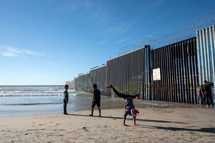 EEUU pide a los militares ayuda para alojar a 5.000 niños migrantes no acompañados