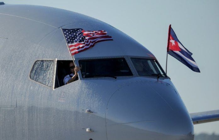EEUU reduce a tres meses y una entrada la visa de turista para cubanos
