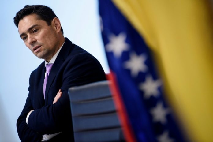 Embajador de Guaidó en EEUU toma control de tres sedes diplomáticas