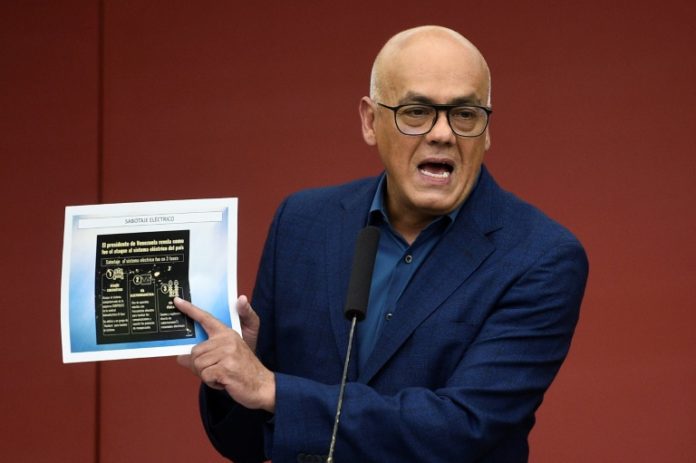 Fiscalía venezolana anuncia investigación contra Guaidó por "sabotaje" eléctrico