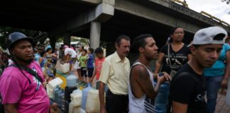 Guaidó busca arrinconar más a Maduro con el apagón que paraliza Venezuela