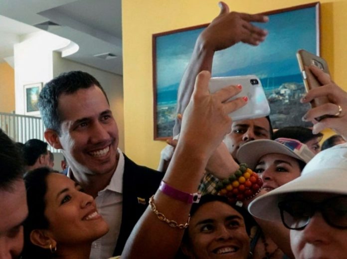 Guaidó convoca a concentraciones y emprende el regreso a Venezuela