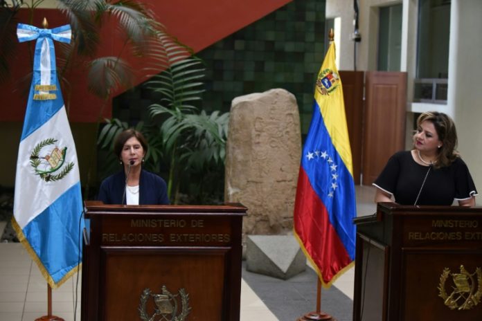 Guatemala presenta a diplomática venezolana designada por Guaidó