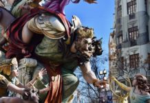 La fiesta española de las Fallas valencianas se hace inclusiva e innovadora