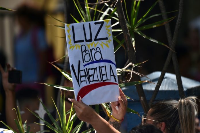 Los apagones asestan un golpe demoledor a la caótica economía venezolana