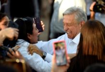 López Obrador dice comer en 'fondas' mexicanas sin temor a venenos